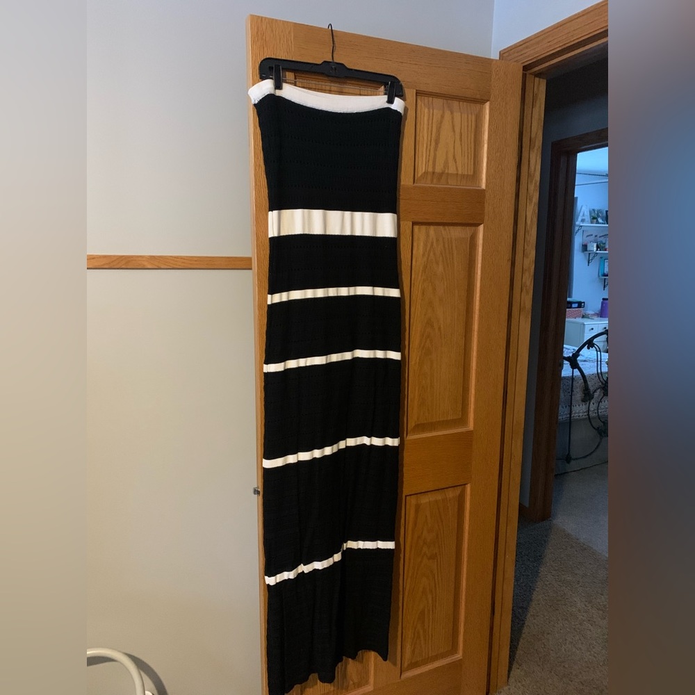 Black & white tight fitting maxi dress